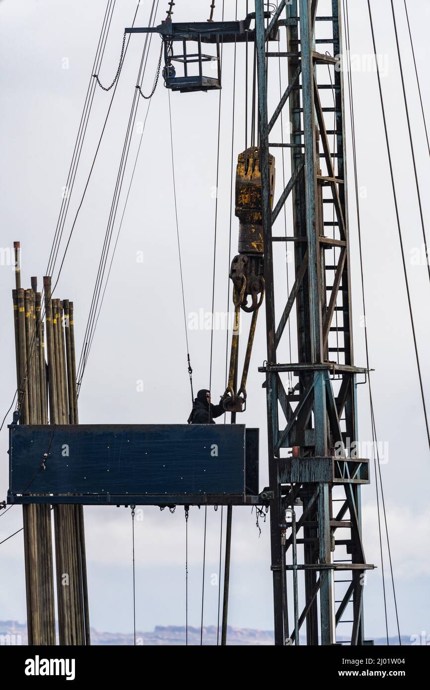 what does a <a href='https://www.ruidapetroleum.com/product/category/Drilling-Rig-and-Workover-Rig'>workover rig</a> do in stock