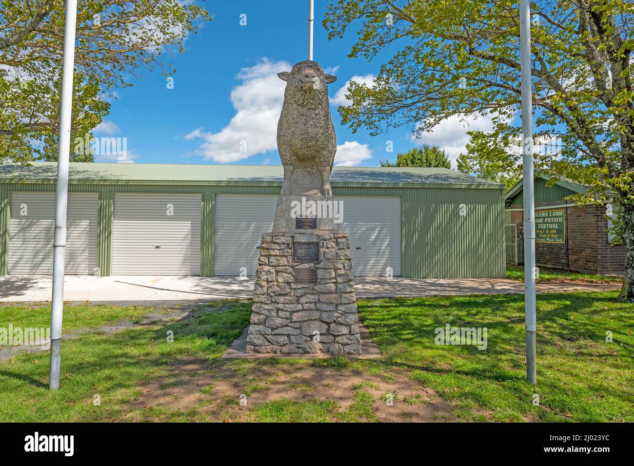 Big potato statue hires stock photography and images Alamy