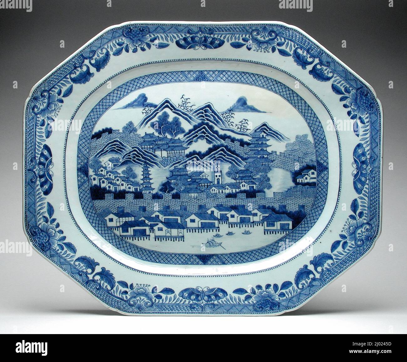 Chinese porcelain 1800 hi-res stock photography and images - Alamy