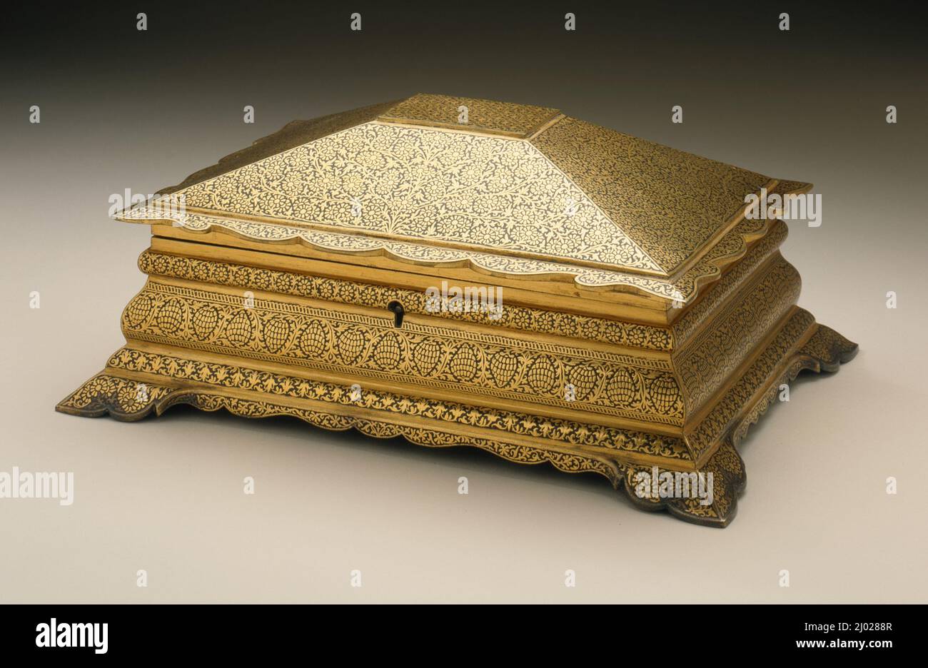 Casket. Pakistan, Panjab, Sialkot or Gujrat, Kotli Loharan, circa 1867. Furnishings; Accessories. Iron overlaid with gold wire and gold leaf Stock Photo