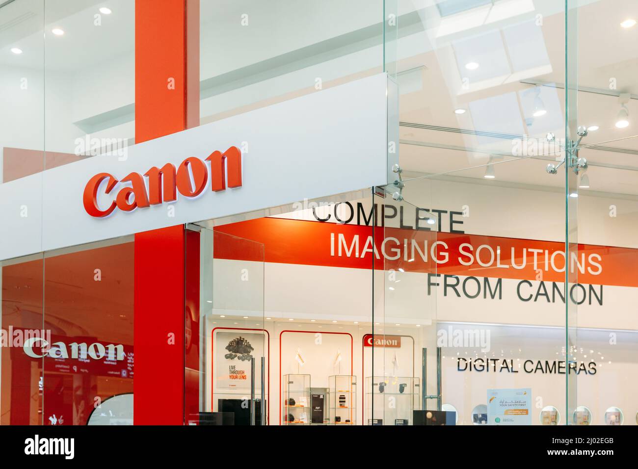 Canon store hi res stock photography and images Alamy