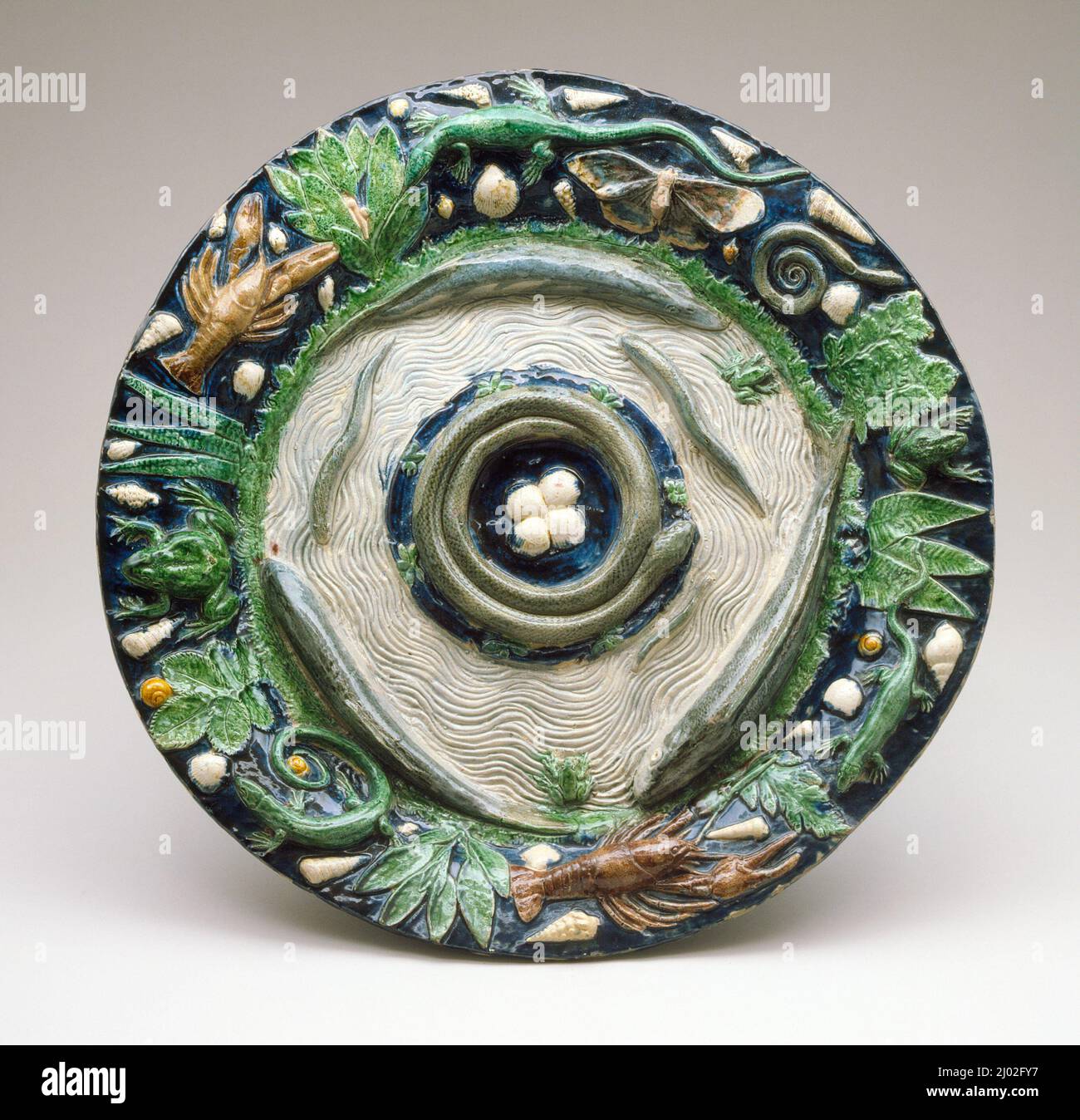 Rustic Dish with Fish and Reptiles. Palissy (after), Bernard (France, 1509–1590). France, circa 1560-1600. Furnishings; Serviceware. Lead-glazed earthenware, Palissy ware Stock Photo