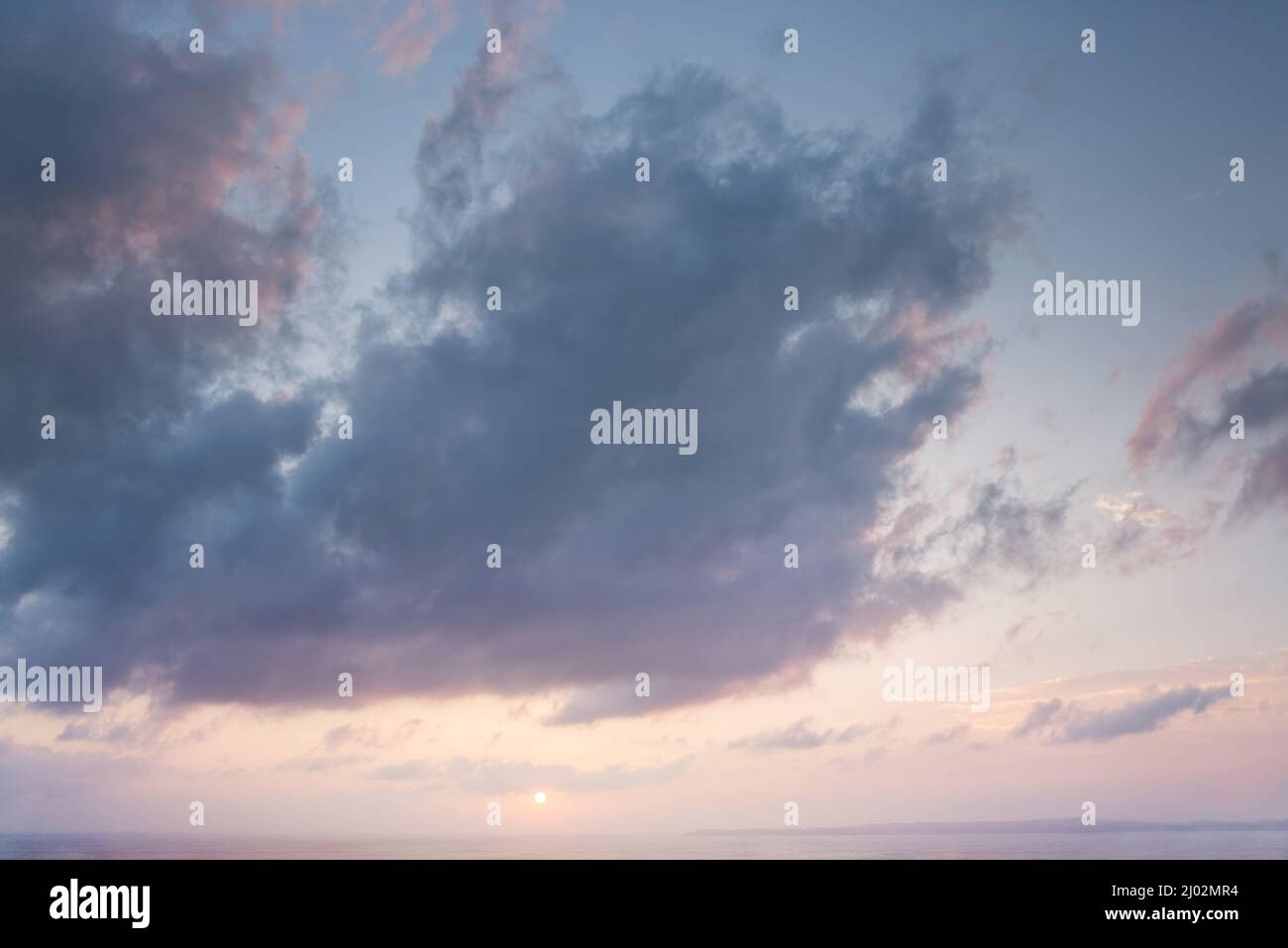 Cloudy evening sky sunset hi-res stock photography and images - Alamy