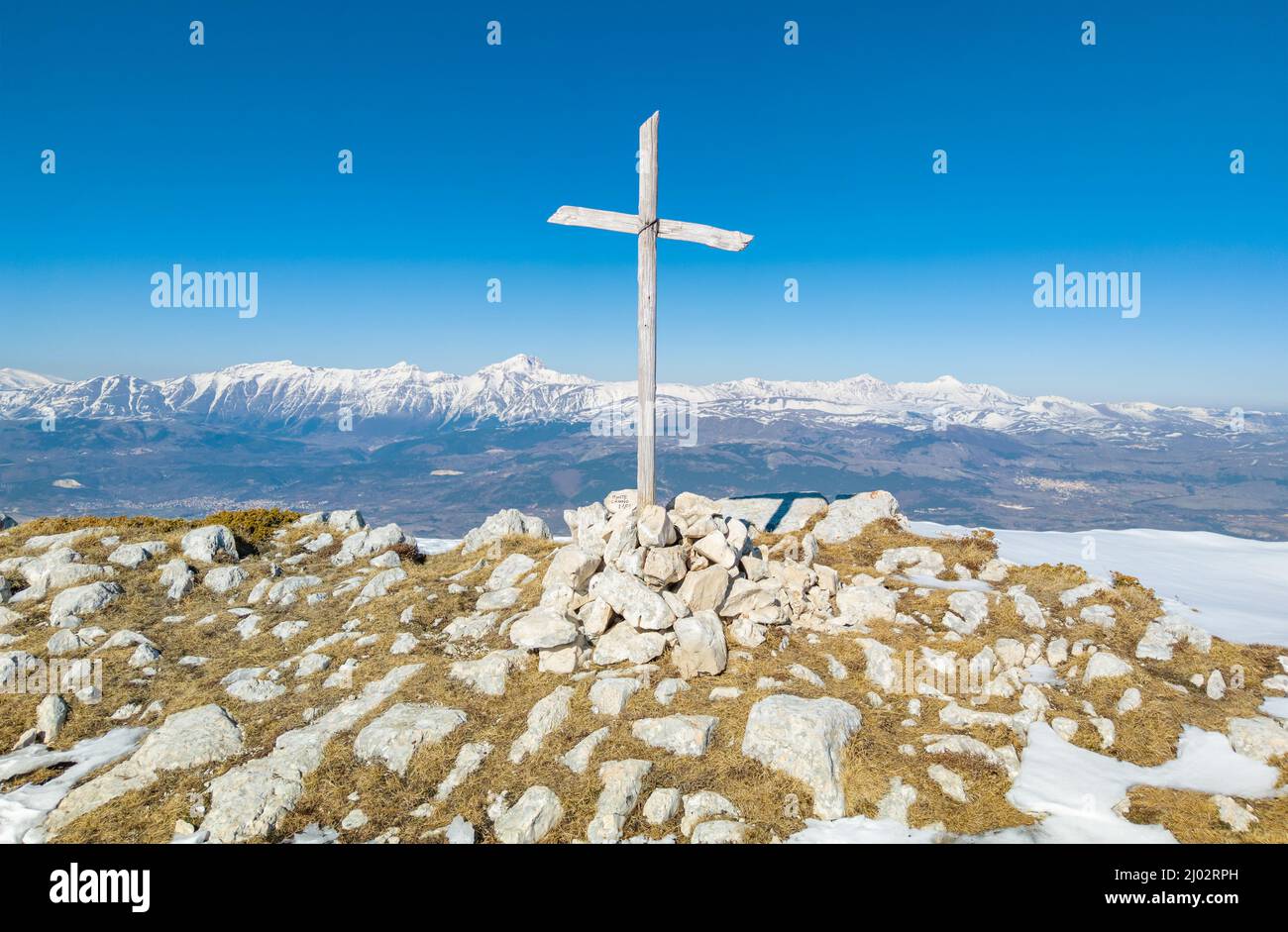 Monte Ocre e Cagno (Campo Felice, Italy) - The suggestive mountain peak in Abruzzo region, Ocre and Cagno summit range, during the winter with snow Stock Photo