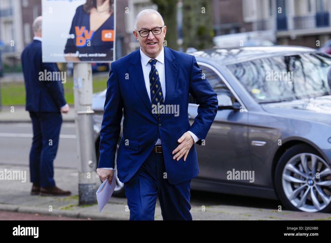 ROTTERDAM Burgemeester Ahmed Aboutaleb van Rotterdam brengt zijn stem