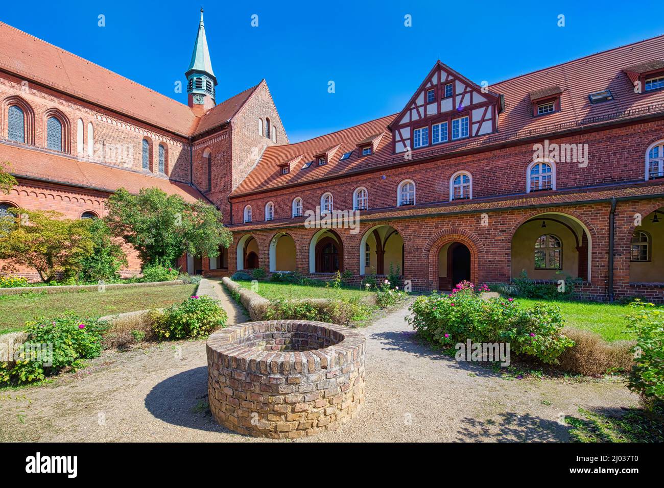 Former Cistercian Lehnin Monastery, St. Mary's Gothic Church and cloister courtyard, Brandenburg, Germany, Europe Stock Photo