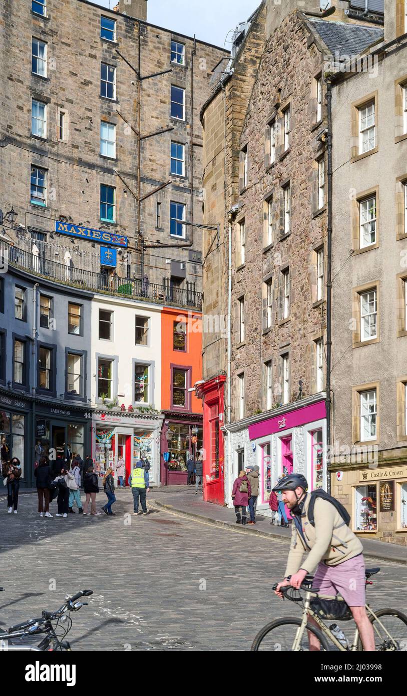 Old town street scene with cyclist Edinburgh, Scotland, UK Stock Photo