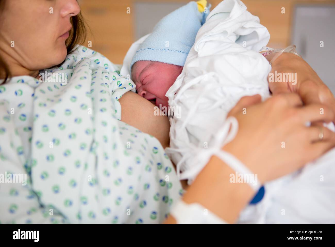 happy-mom-having-her-baby-skin-to-skin-first-seconds-after-birth