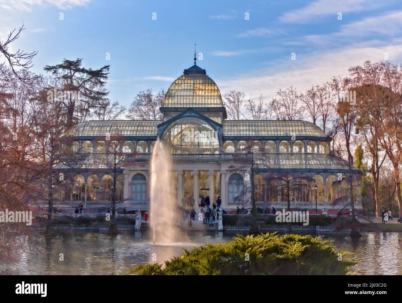 Palacio de Cristal en el Parque del Retiro - Madrid, Spain Stock Photo