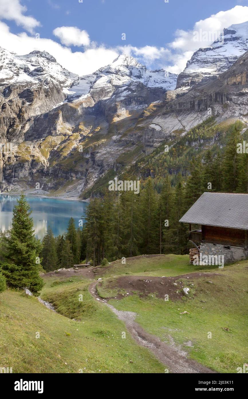 Amazing tourquise Oeschinnensee lake, wooden chalet and Swiss Alps ...