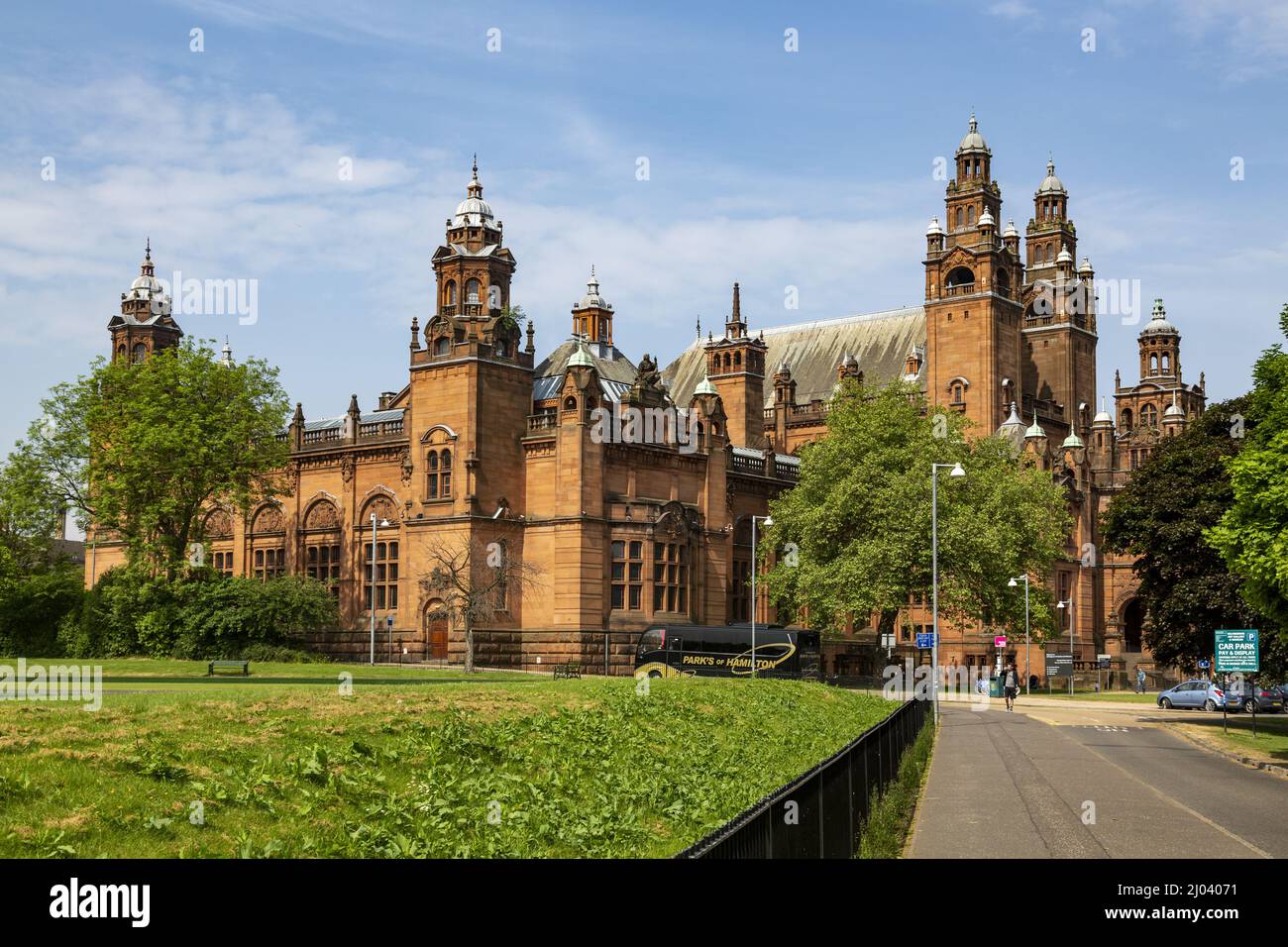 Scenic view of the Kelvingrove Art Gallery and Museum in Glasgow ...