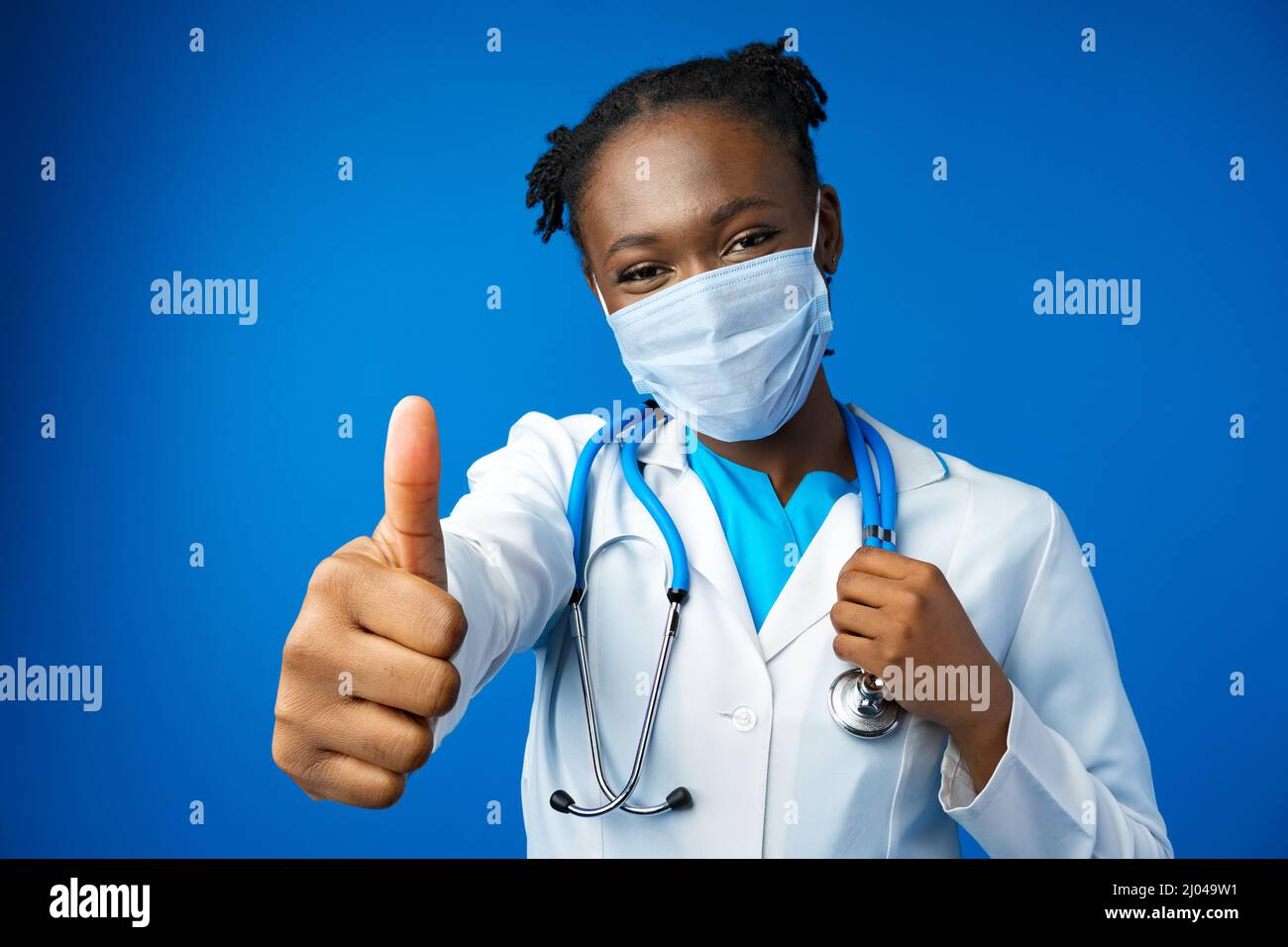 African female doctor thumbs up hi-res stock photography and images - Alamy