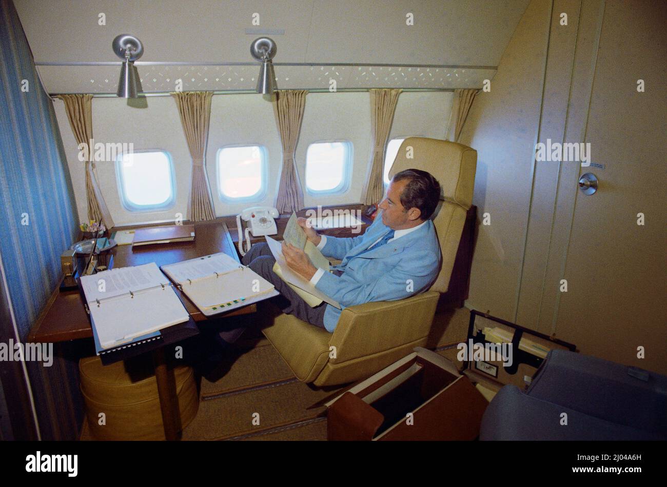 ONBOARD AIR FORCE ONE - 20 February 1972 - US President Richard Nixon reads briefing documents in his private office onboard Air Force One, enroute to Stock Photo