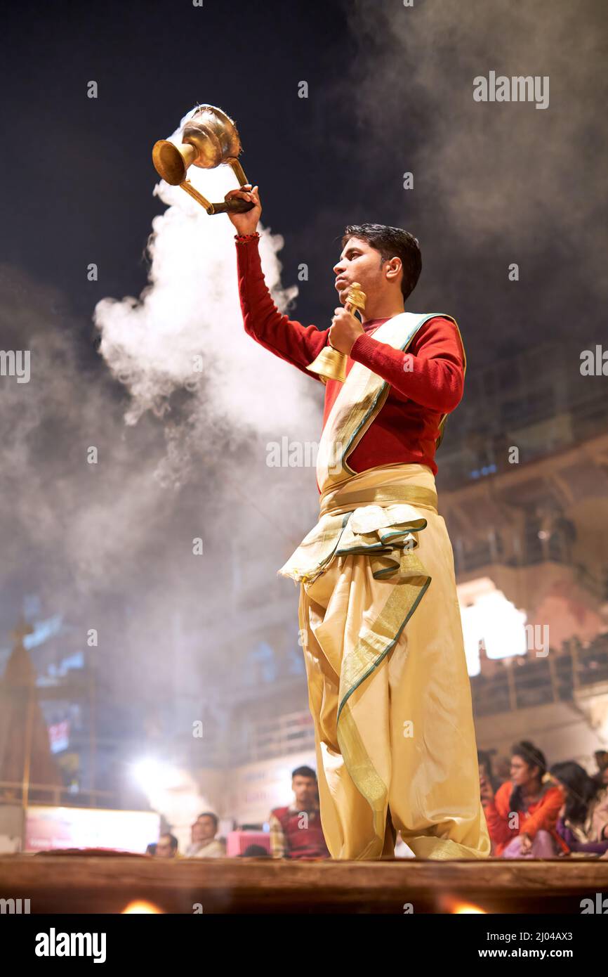 India. Varanasi Benares Uttar Pradesh. Aarti hindu ceremony by the river Ganges Stock Photo