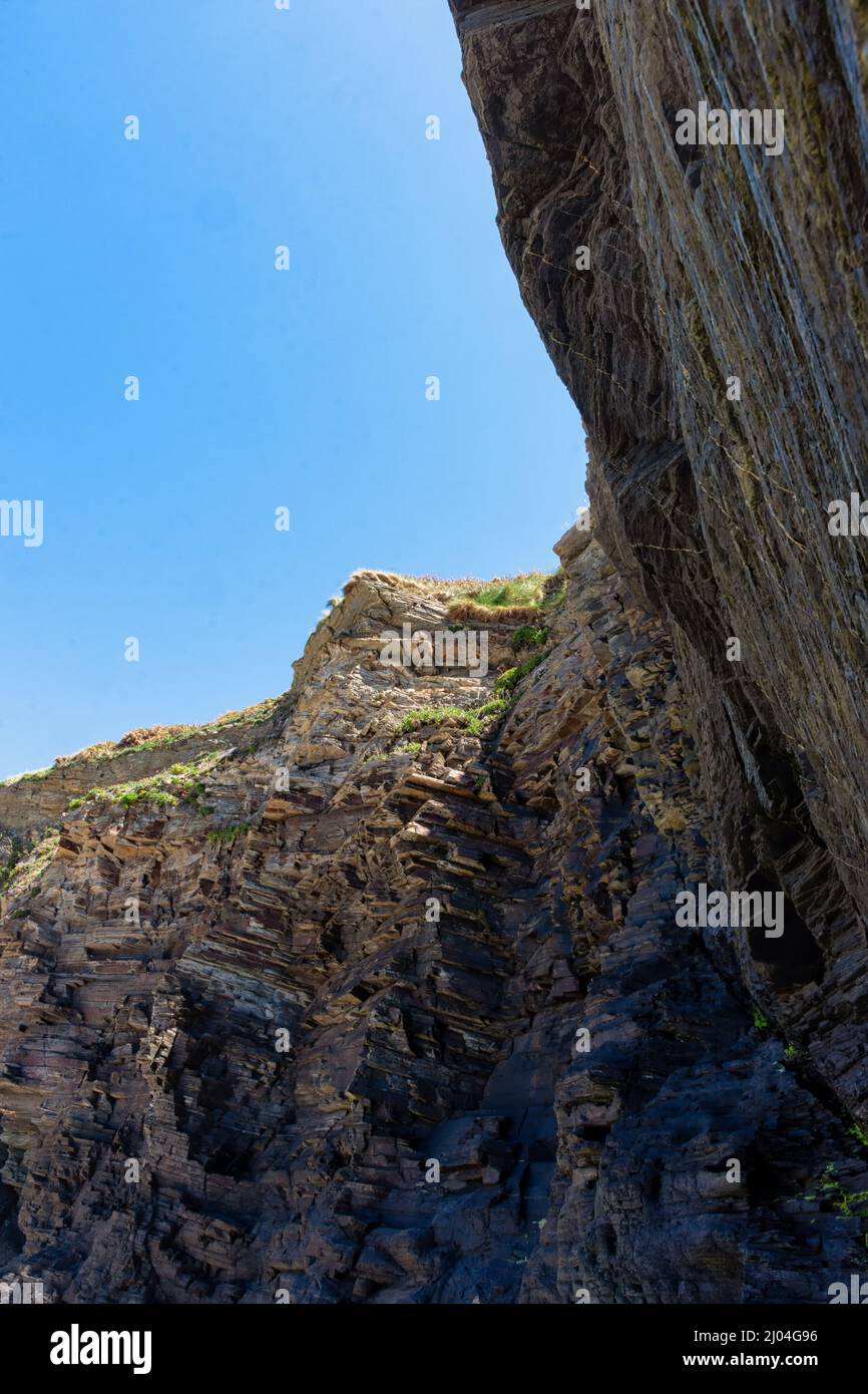 Playa de las Catedrales con formaciones rocosas en Ribadeo, Galicia Stock Photo