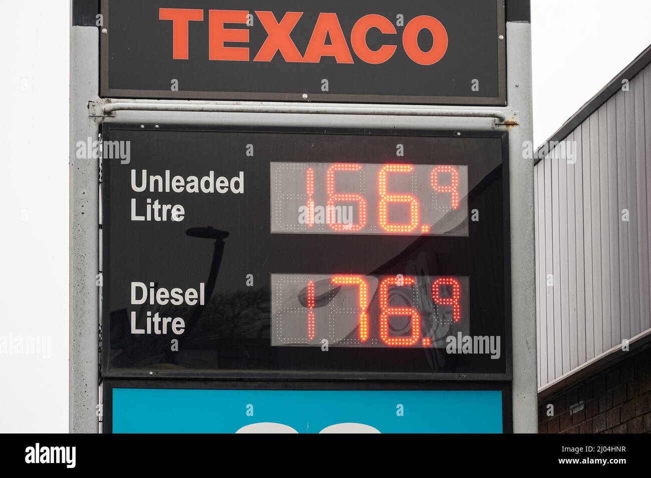 Hornchurch, Essex, UK. 16th Mar, 2022. Fuel prices at record high as average cost per litre of petrol is 165p. Credit: Marcin Rogozinski/Alamy Live News Stock Photo