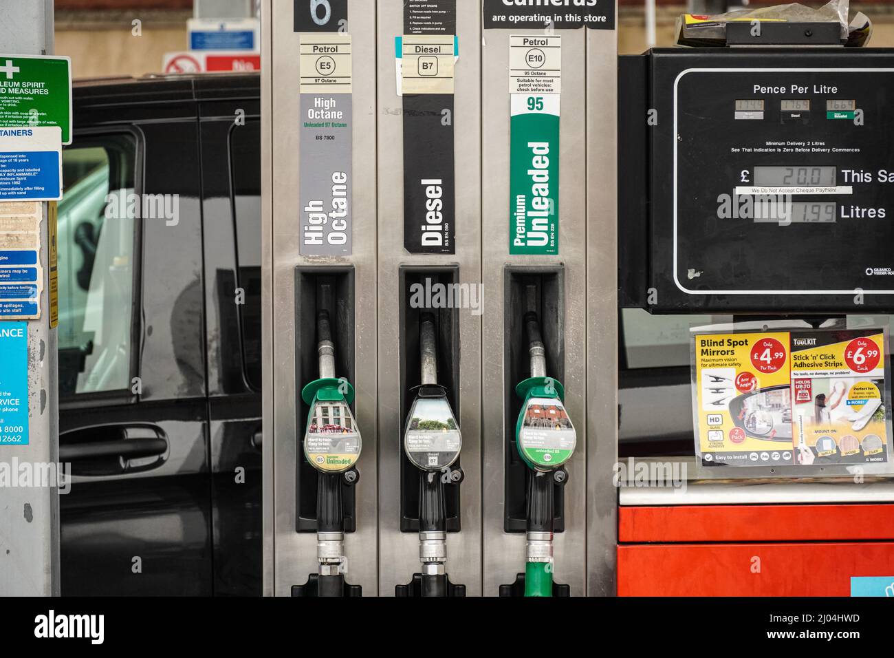 Hornchurch, Essex, UK. 16th Mar, 2022. Fuel prices at record high as average cost per litre of petrol is 165p. Credit: Marcin Rogozinski/Alamy Live News Stock Photo