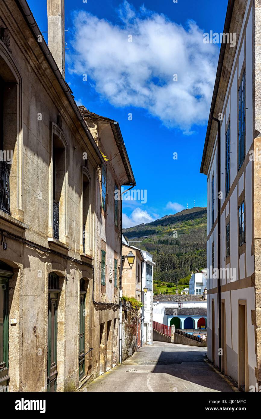 Calles y casas de la ciudad de Mondoñedo, Lugo, Galicia, España Stock Photo