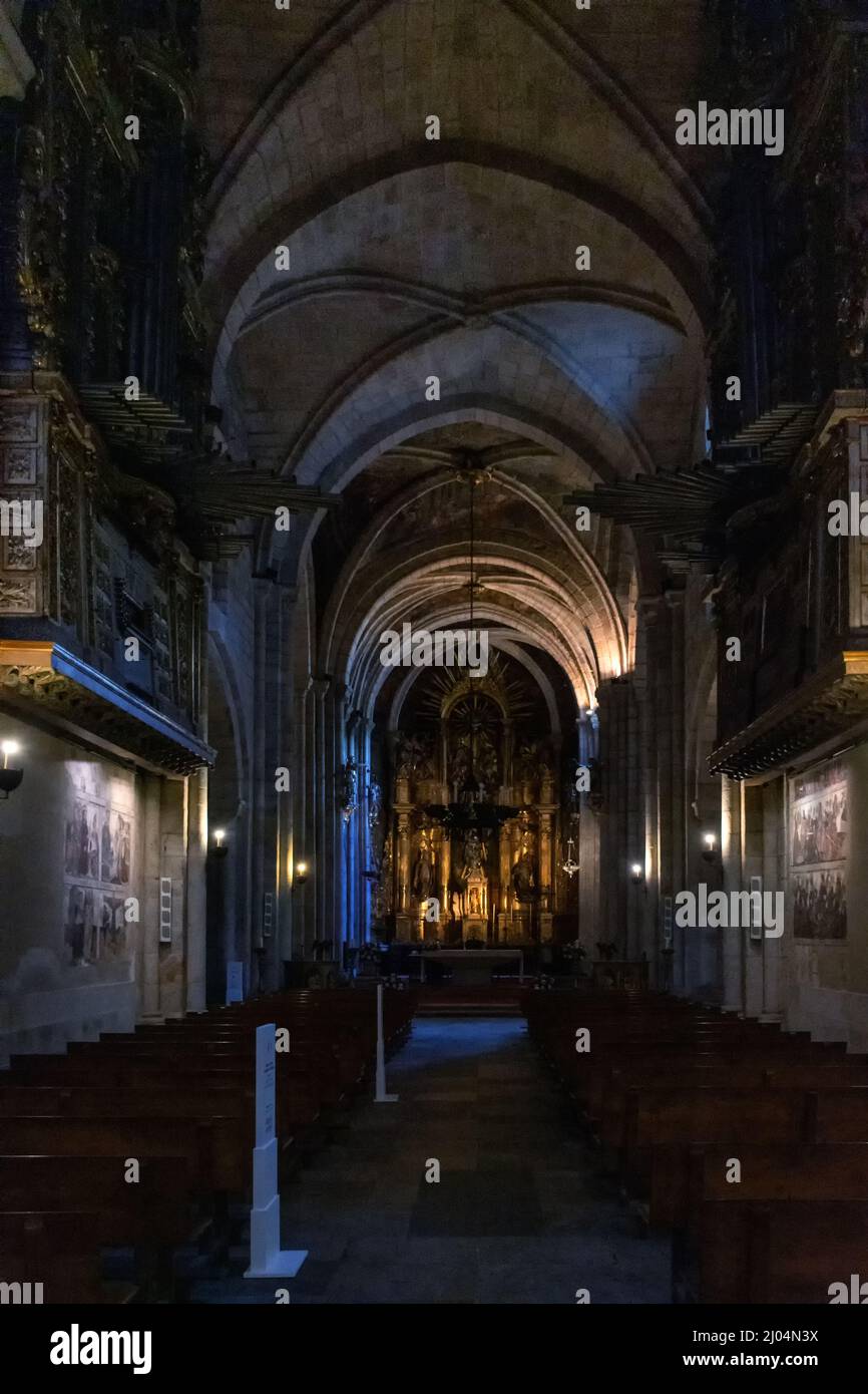 Vista Altar mayor y organos de la Catedral de Mondoñedo en Lugo, Galicia, España Stock Photo