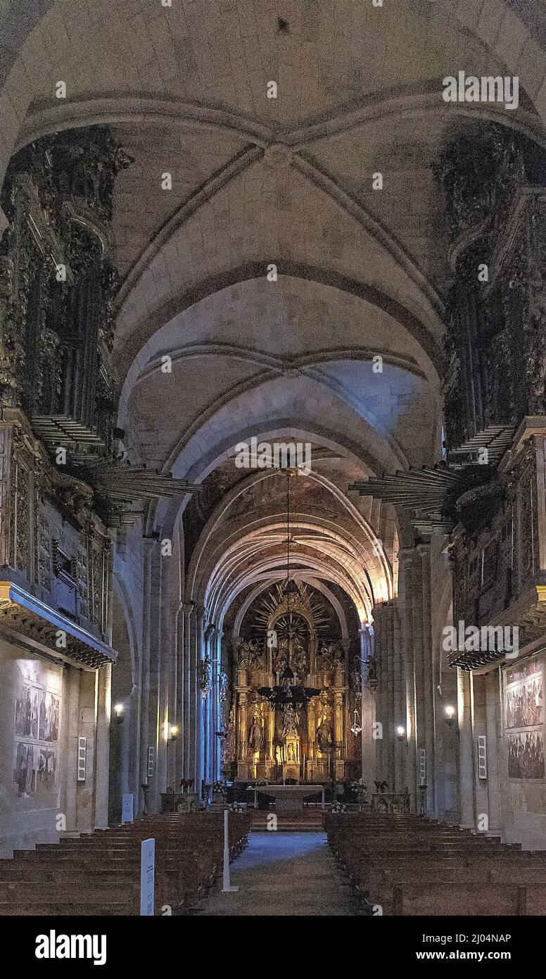 Vista Altar mayor y organos de la Catedral de Mondoñedo en Lugo, Galicia, España Stock Photo