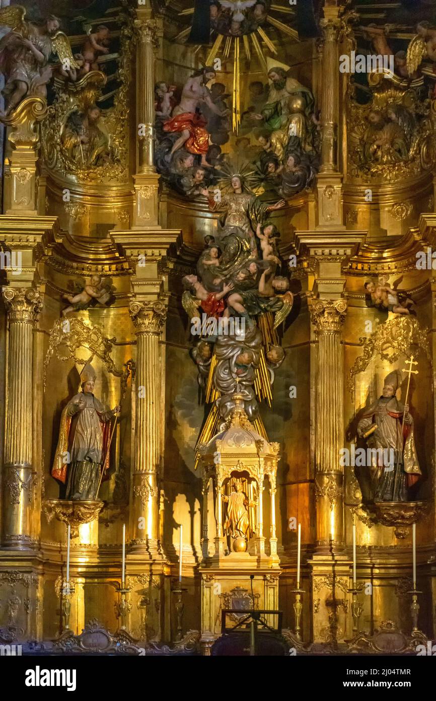 Detalles y retablo de la Capilla Mayor de la Catedral de Mondoñedo, Lugo, España Stock Photo