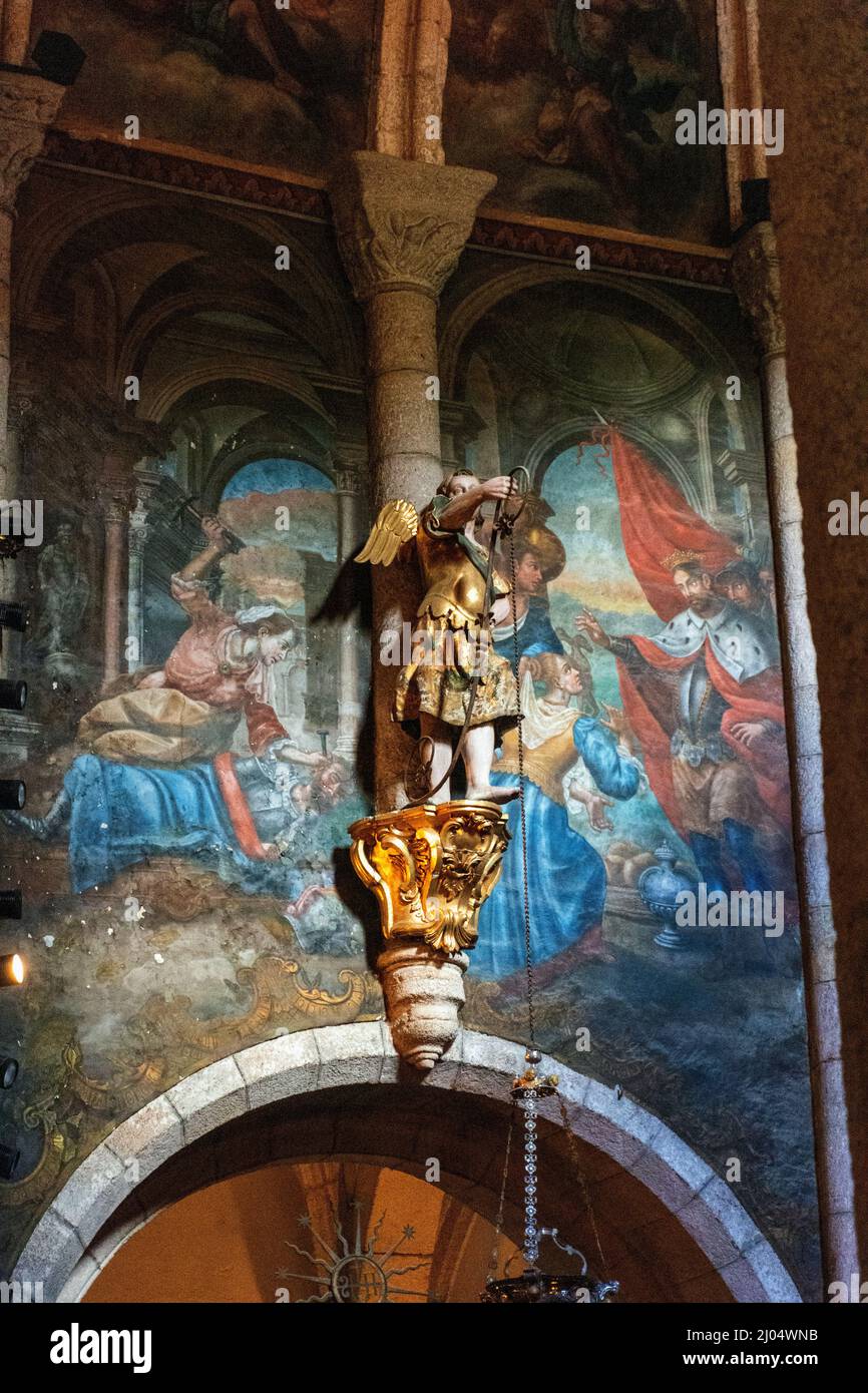 Detalles y retablo de la Capilla Mayor de la Catedral de Mondoñedo, Lugo, España Stock Photo