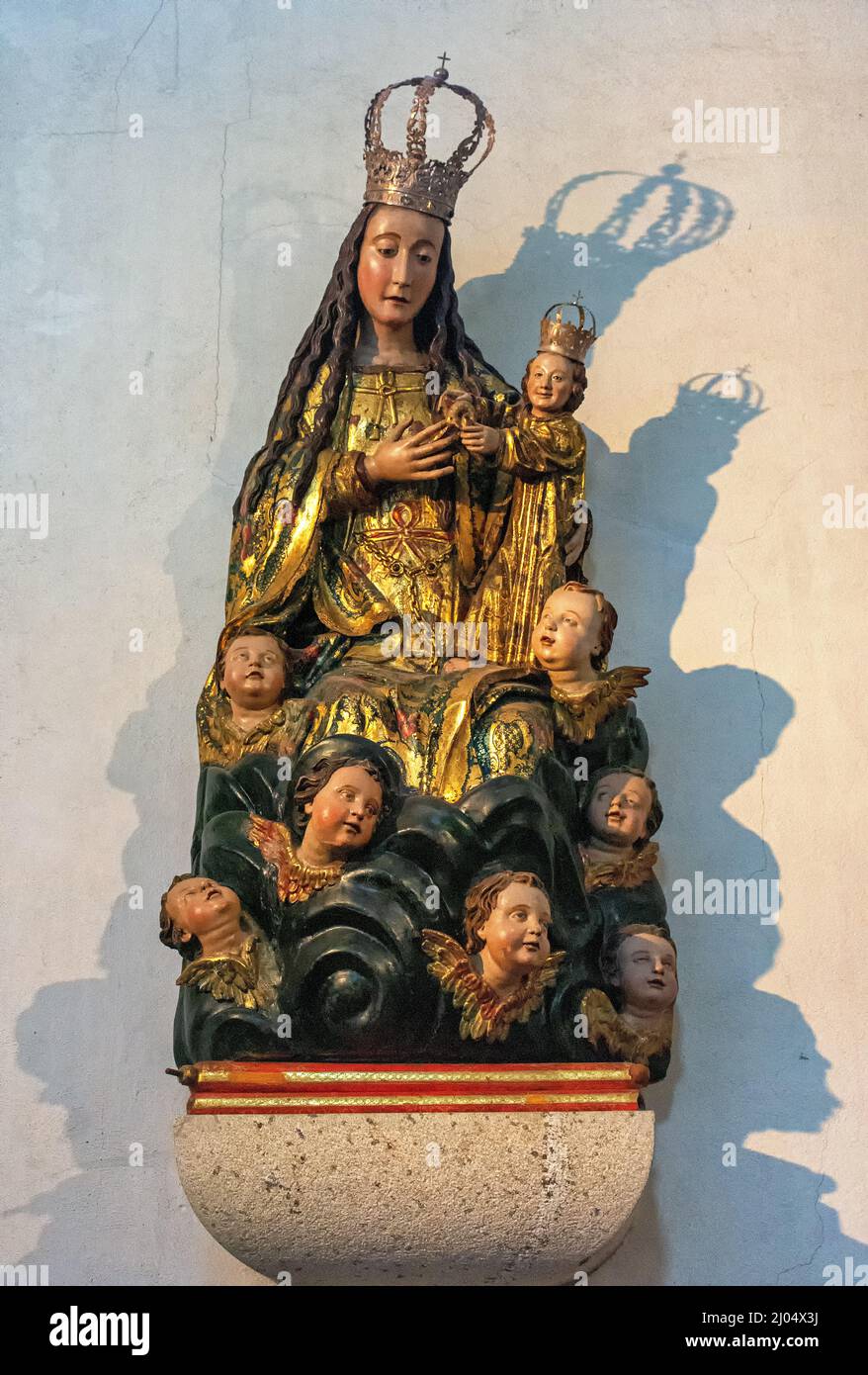 Virgen Inglesa en la capilla del Sagrario o Capilla de la Virgen Inglesa en Catedral de Mondoñedo, Lugo, Galicia, España Stock Photo