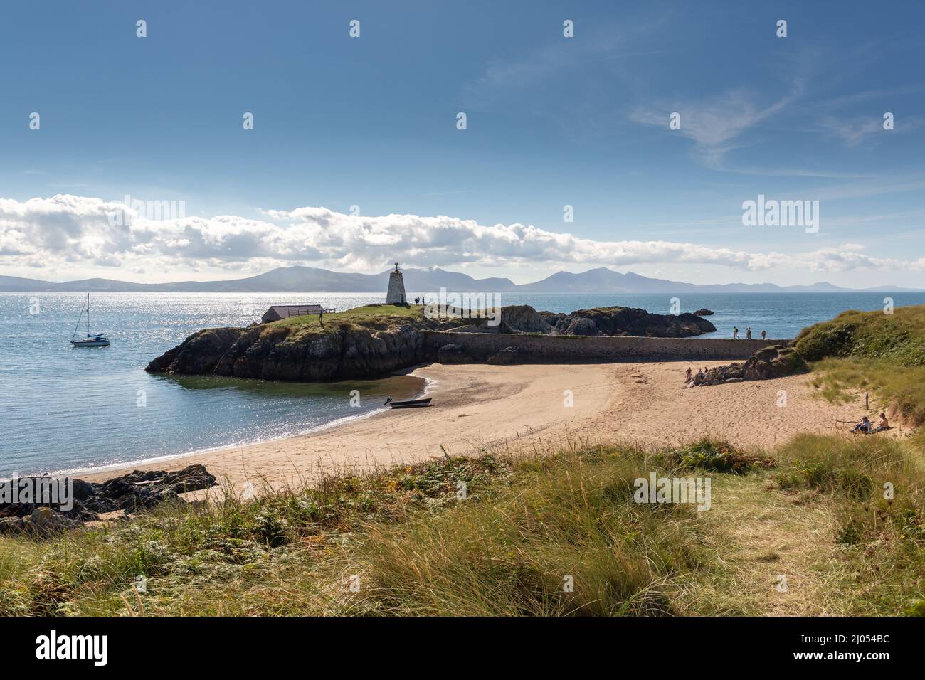 Llanddwyn, Wales: Twr Bach (Little Tower), Anglesey, overlooking the Irish sea. A day beacon used to guide ships in to the Menai s Stock Photo