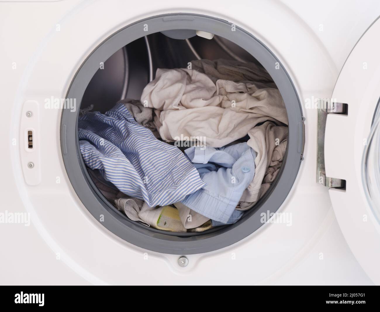 Electric washing machine hires stock photography and images Alamy
