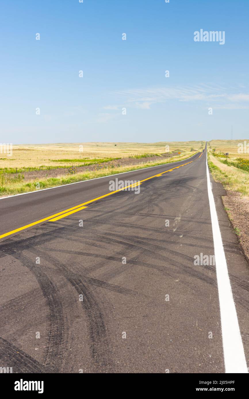 Empty highway surrounded fields hi-res stock photography and images - Alamy