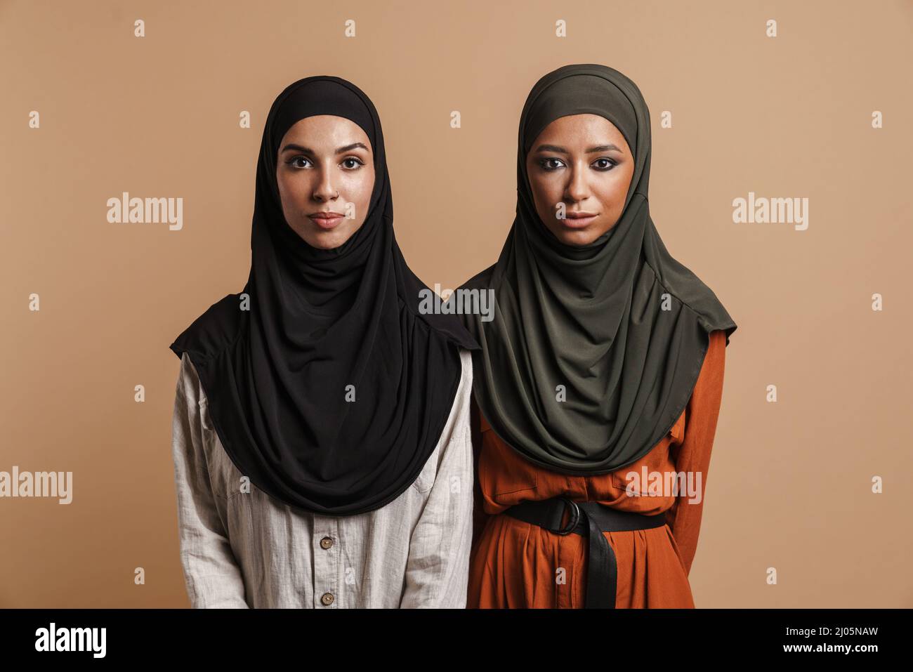 Muslim women in hijab hi-res stock photography and images - Alamy
