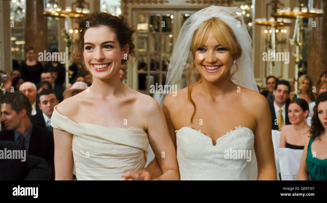 USA. Anne Hathaway and Kate Hudson in a scene from the (C)Twentieth Century Fox film Bride