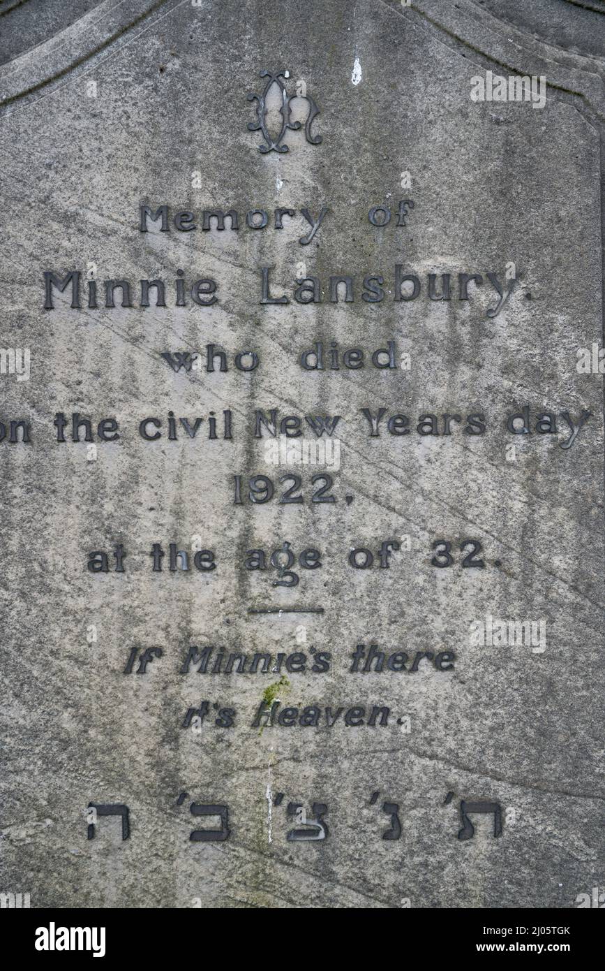minnie lansbury gravestone  east ham Stock Photo