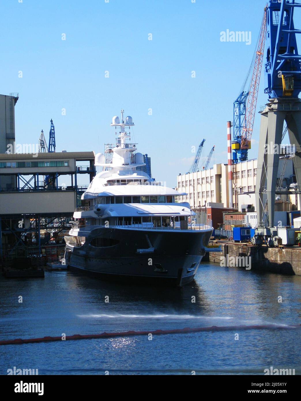 oligarch yacht hamburg