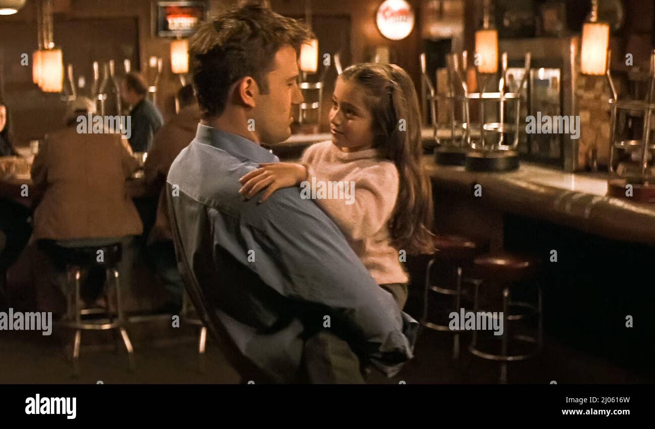 USA. Ben Affleck and Raquel Castro in a scene from the (C)Miramax film : Jersey  Girl (2004). Plot: A widower must look after his precocious daughter and  rebuild his life and career