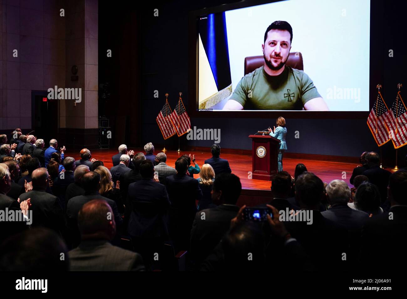 Washington, Vereinigte Staaten. 16th Mar, 2022. Ukraines President Volodymyr Zelenskiy delivers a video address to senators and members of the House of Representatives gathered in the Capitol Visitor Center Congressional Auditorium at the U.S. Capitol in Washington, U.S., March 16, 2022. Credit: Sarah Silbiger/Pool via CNP/dpa/Alamy Live News Stock Photo