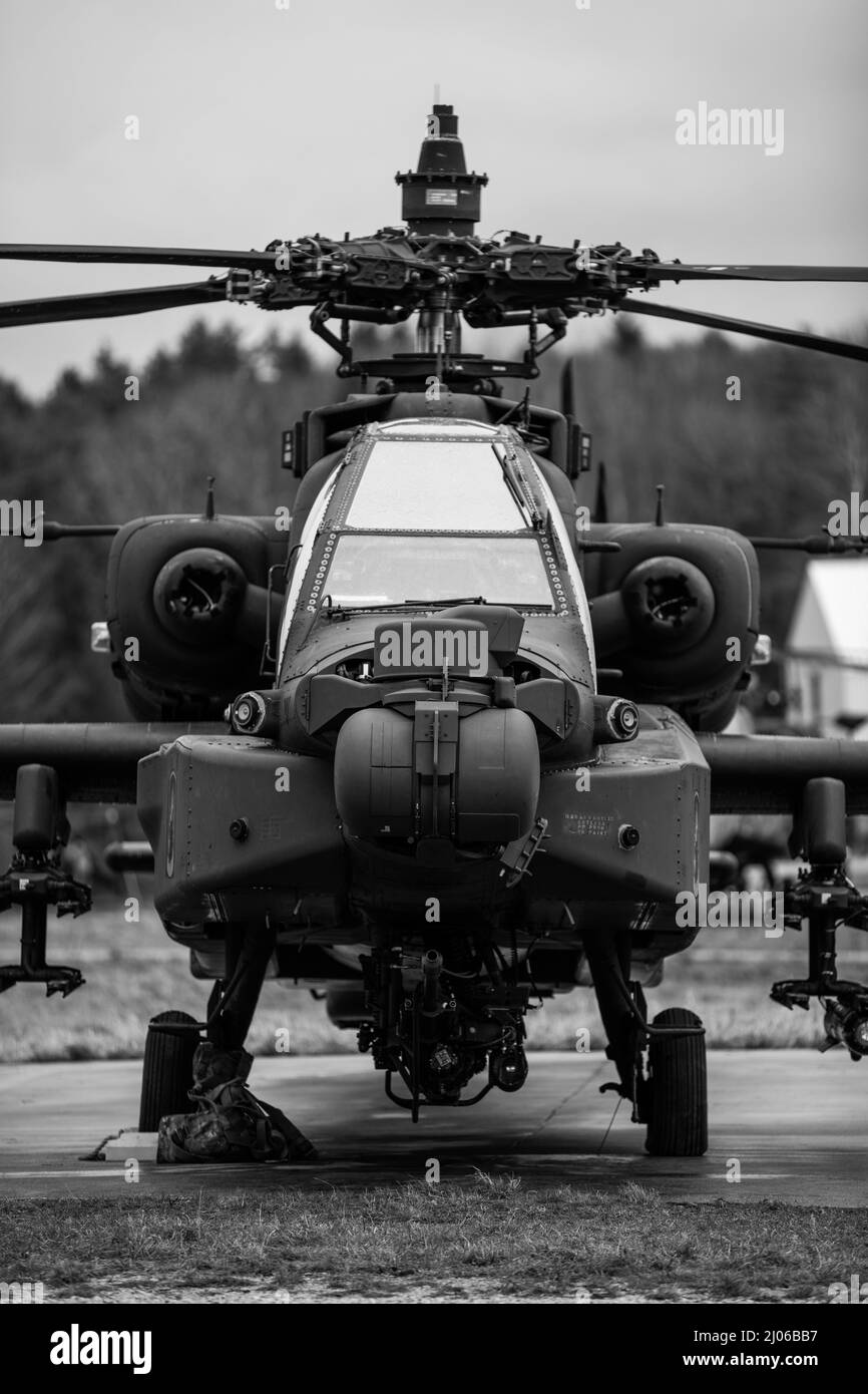 A U.S. Army AH-64 Apache assigned to 12th Combat Aviation Brigade prepares for take off during Combined Resolve XVI, Dec. 07, 2021, in Hohenfels, Germany. The exercise is designed to evaluate and assess the readiness of the 1st Armored Brigade Combat Team, 1st Infantry Division but also created opportunities for Special Operations Forces from Ukraine and The U.S. along with the Lithuanian KASP (National Volunteer Defence Forces) to hone unconventional warfare skills. (U.S. Army photo by Pfc. Kirsti Brooksby) Stock Photo