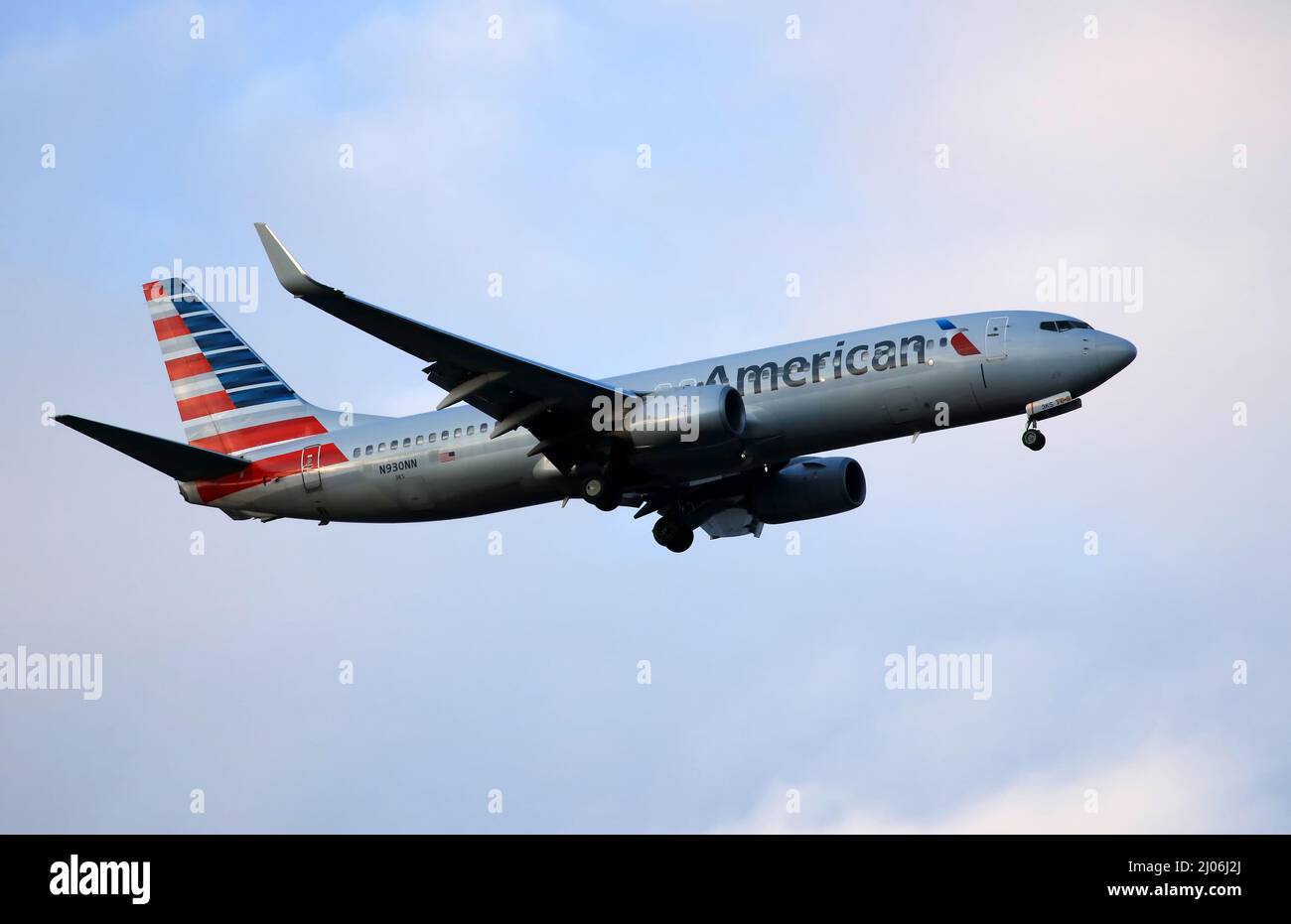 American Airlines Flight with Registration number N930NN approaching Ronald Reagan Washington National Airpot for landing. Stock Photo