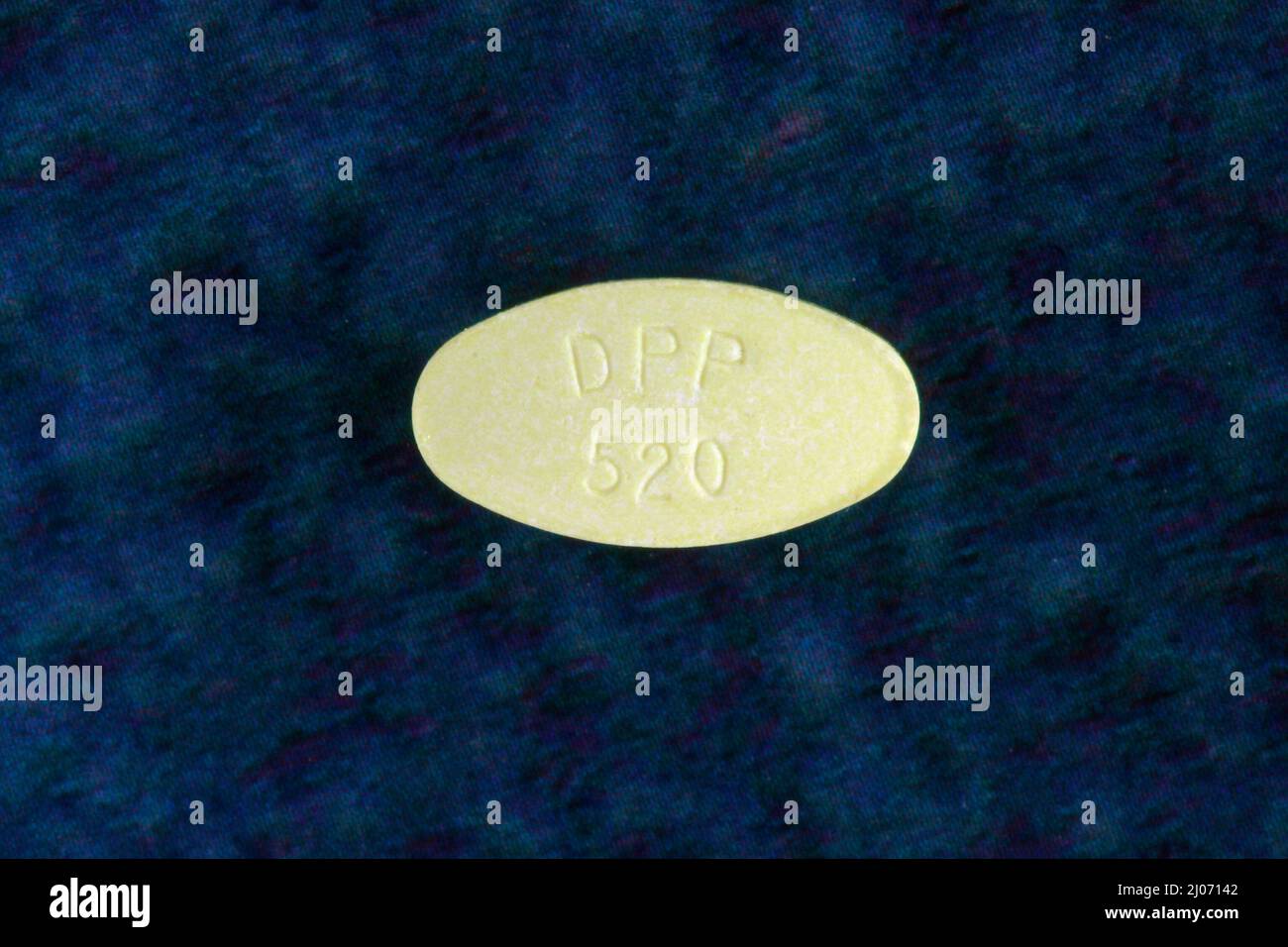 sinemet 520 tablet - front Stock Photo