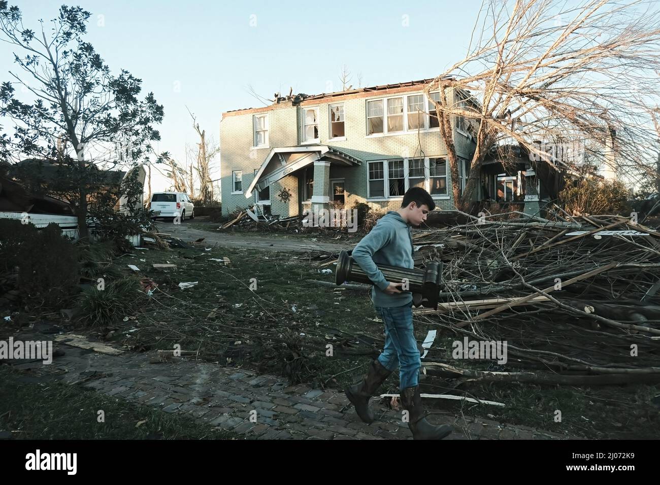 Mayfield, United States. 13th Dec, 2021. A resident of Mayfield in Kentucky removes personal belongings from home, destroyed by the tornado that touched down. There is at least 74 dead in Kentucky after four tornados touched down in the state during the severe weather outbreak last week. (Photo by Matthew Hatcher/SOPA Images/Sipa USA) Credit: Sipa USA/Alamy Live News Stock Photo