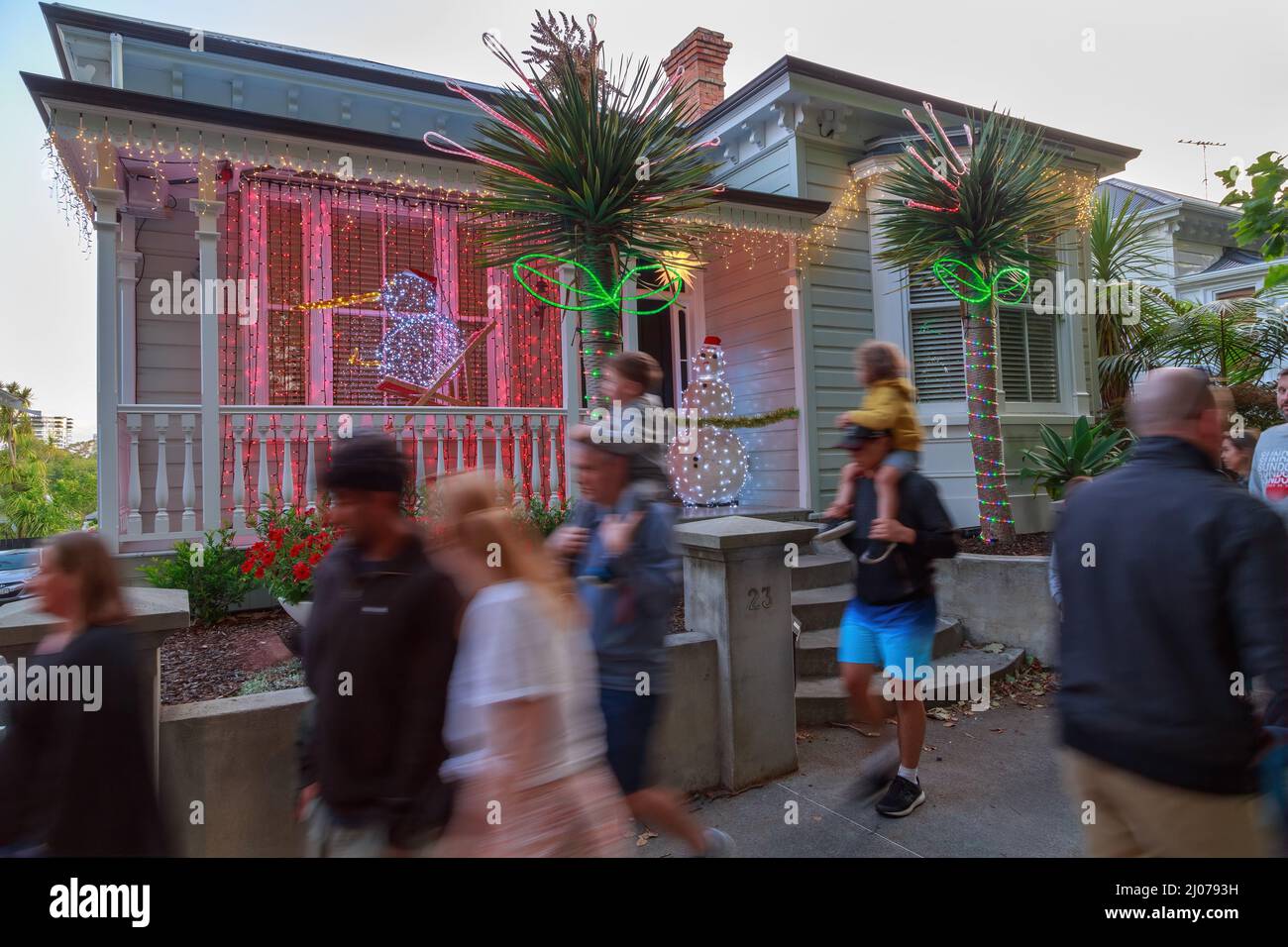 People admiring Christmas lights on a house on Franklin Road, Auckland, New Zealand Stock Photo