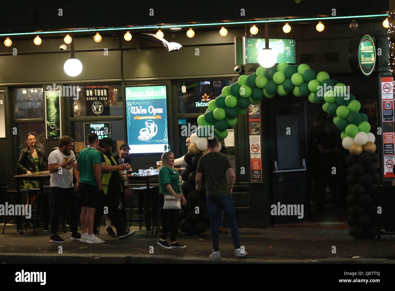 Sydney, Australia. 17th March 2022. People celebrate St Patrick’s Day at Scruffy Murphy's hotel, Goulburn Street. Credit: Richard Milnes/Alamy Live News Stock Photo