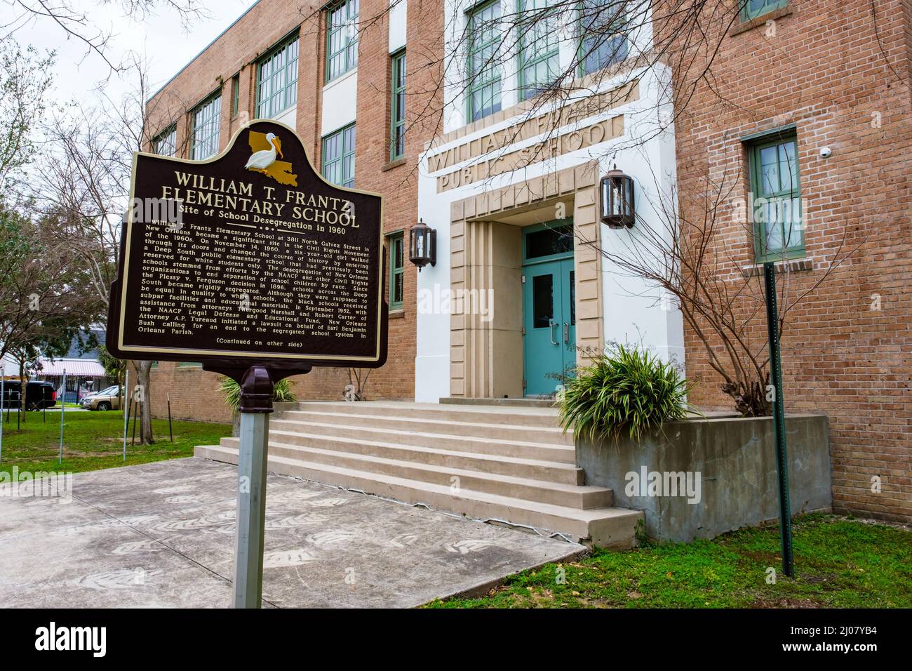 NEW ORLEANS, LA, USA - MARCH 16, 2022: Historic marker and entrance to William Frantz Elementary School commemorating the desegregation of New Orleans Stock Photo