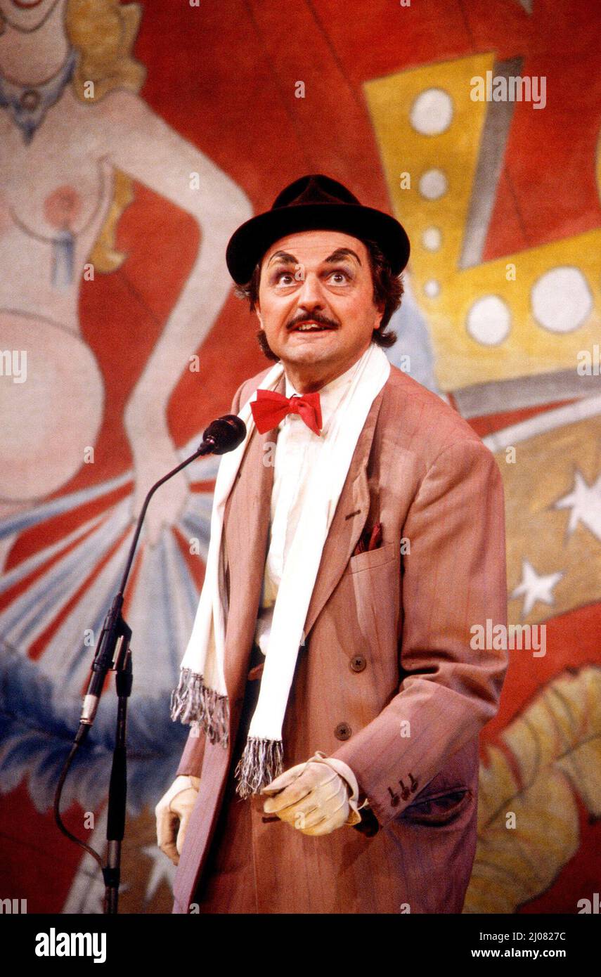 Peter Bowles (Archie Rice) in THE ENTERTAINER by John Osborne at the Shaftesbury Theatre, London WC1  06/06/1986  design: Martin Johns lighting: Gerry Jenkinson director: Robin Lefevre Stock Photo