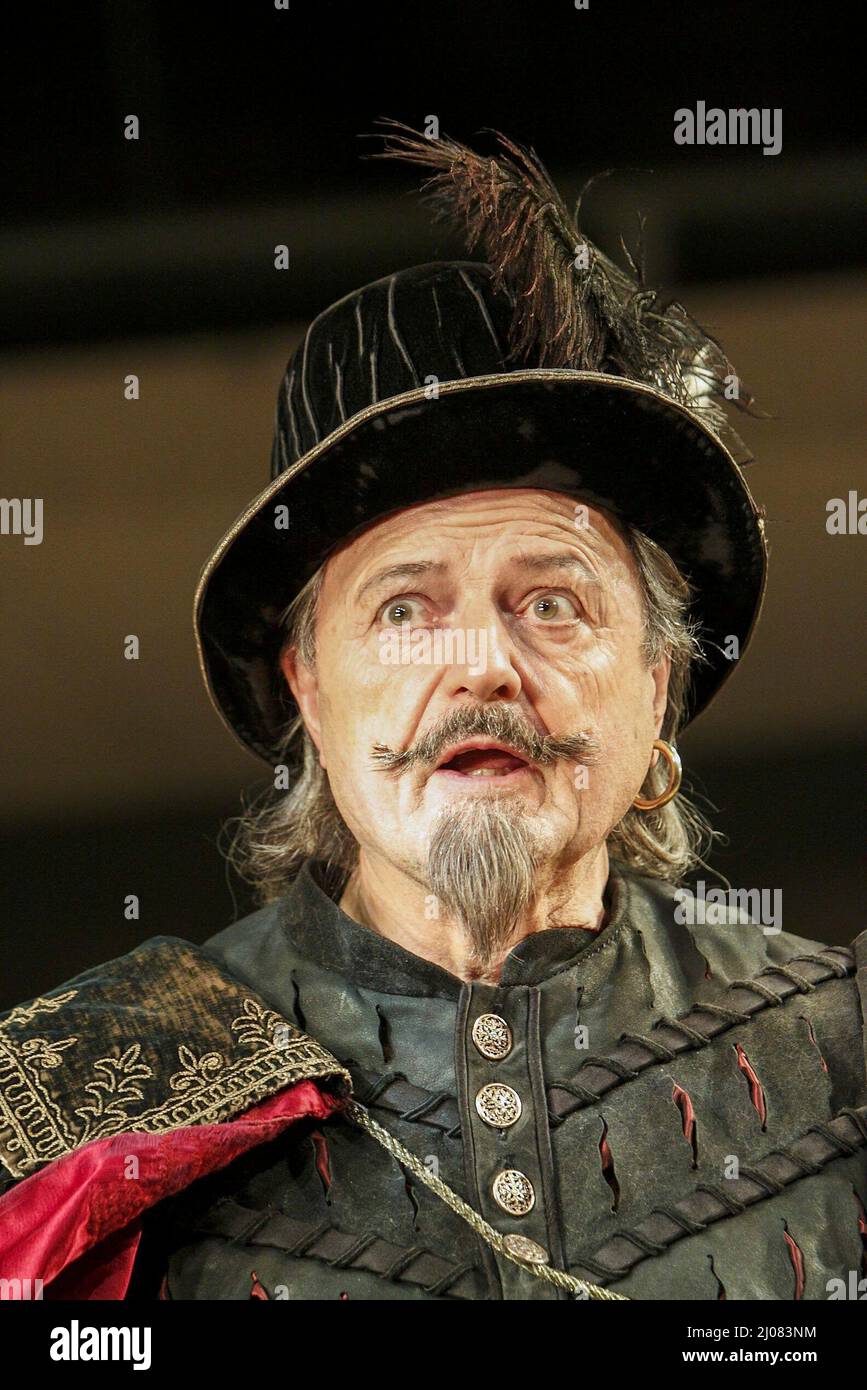 Peter Bowles (Don Adriano de Armado) in LOVE'S LABOUR'S LOST by ...