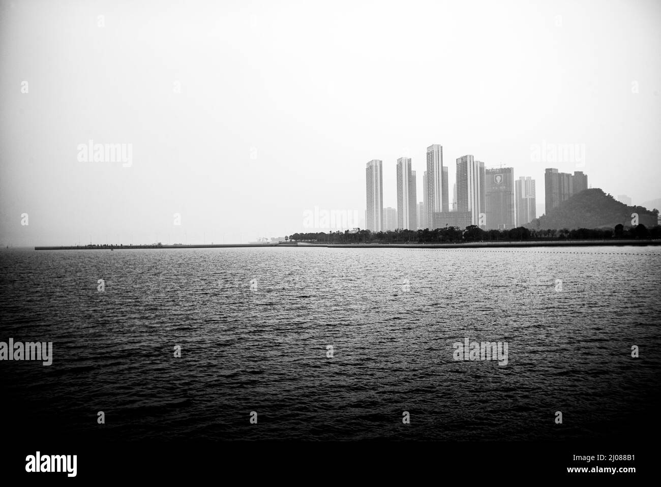 Lake high rise buildings Black and White Stock Photos & Images - Alamy