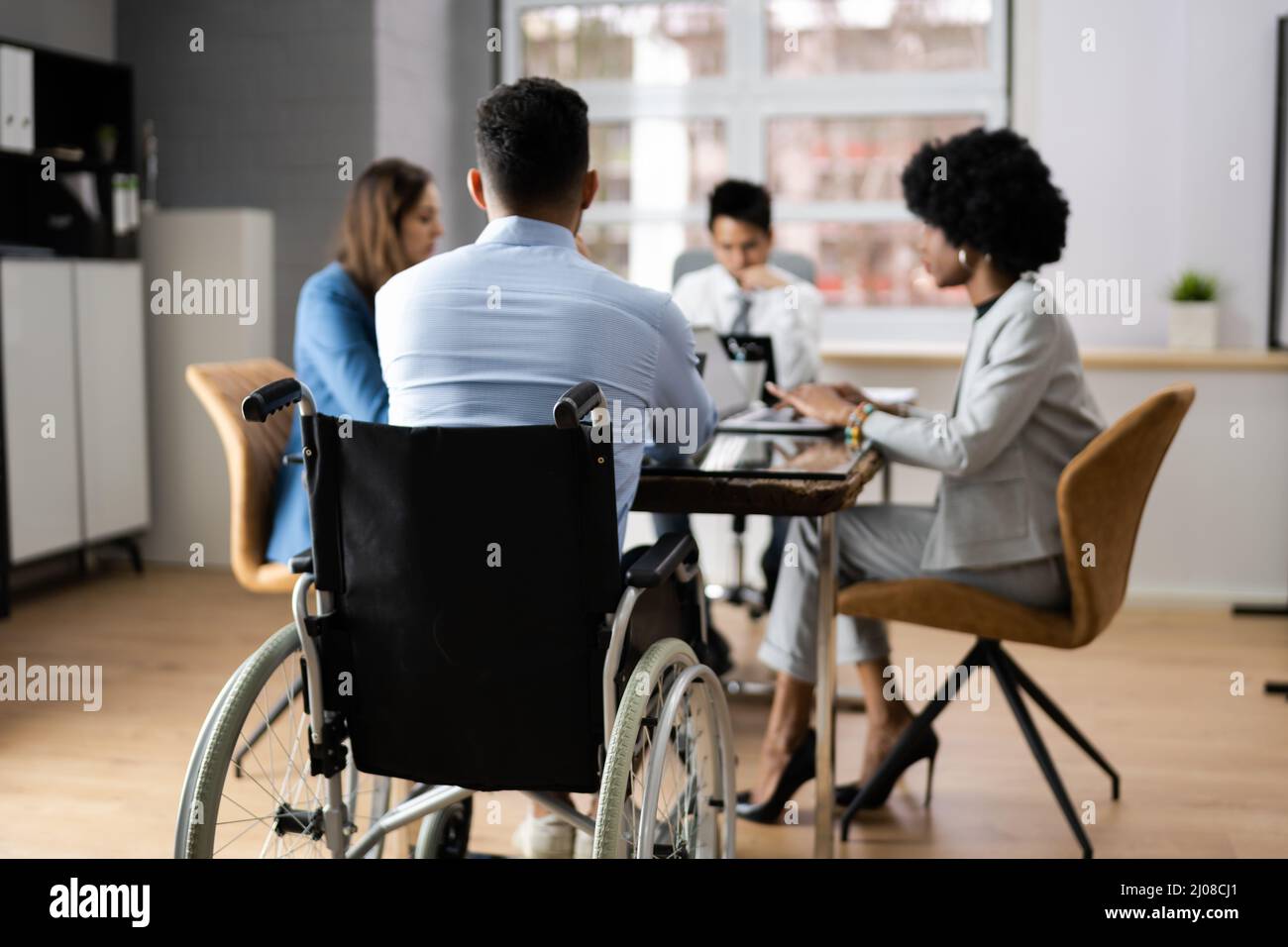 Diverse group of people meeting hi-res stock photography and images - Alamy