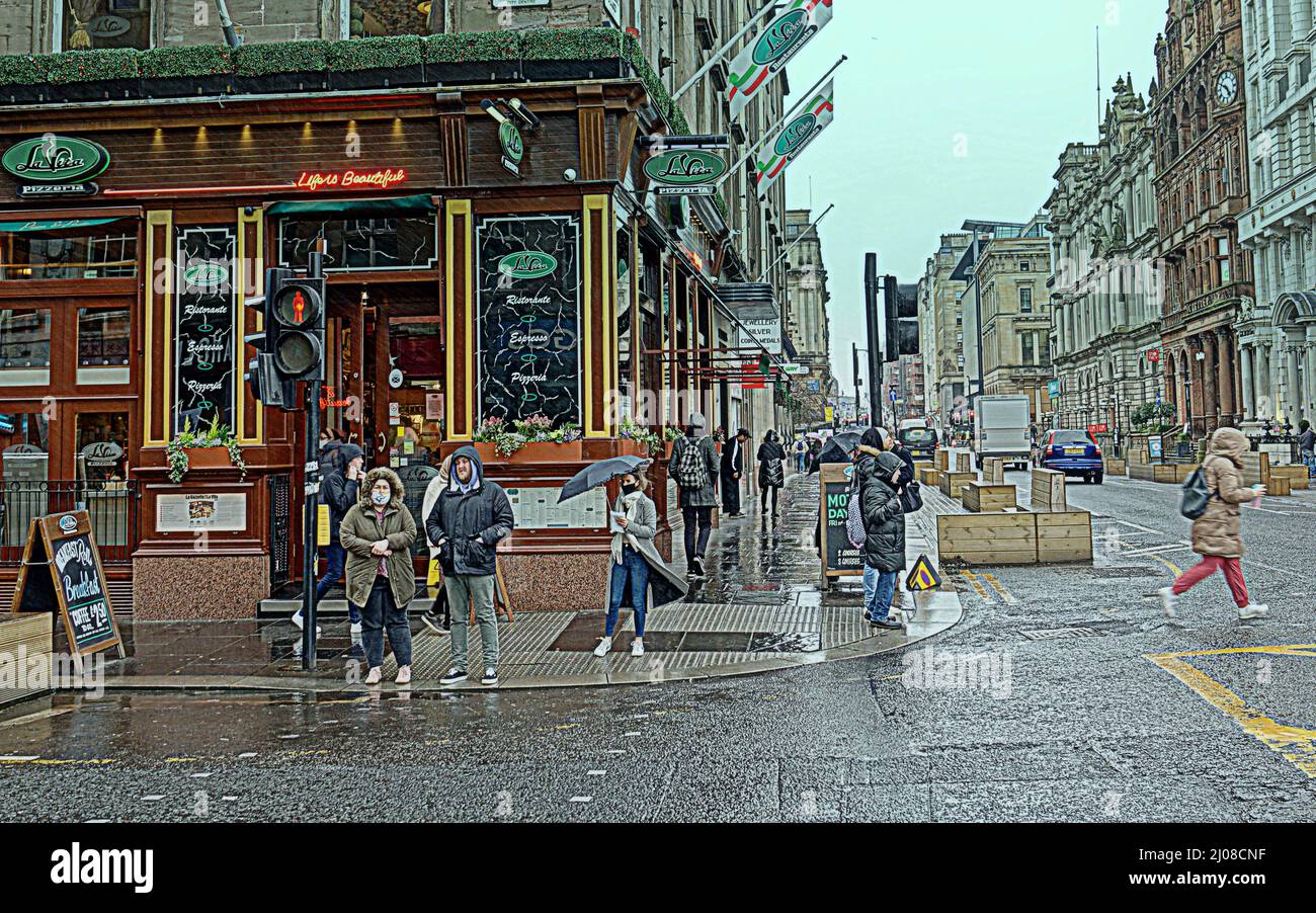 Glasgow, Scotland, UK 17th March, 2022. UK  Weather: : Rainy day saw summer like weather disappear as April showers arrived early to the applause of umbrellas in the city centre. Credit Gerard Ferry/Alamy Live News Stock Photo