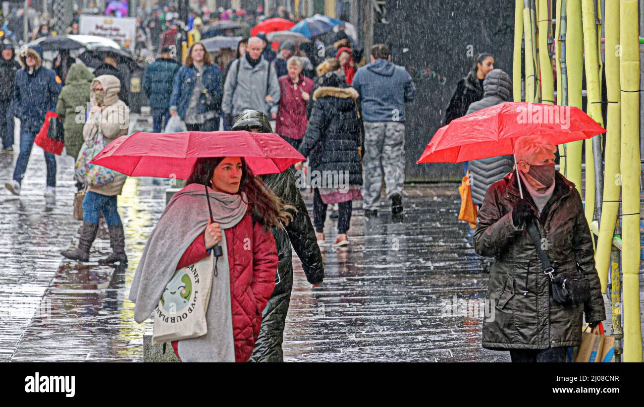Glasgow, Scotland, UK 17th March, 2022. UK  Weather: : Rainy day saw summer like weather disappear as April showers arrived early to the applause of umbrellas in the city centre. Credit Gerard Ferry/Alamy Live News Stock Photo
