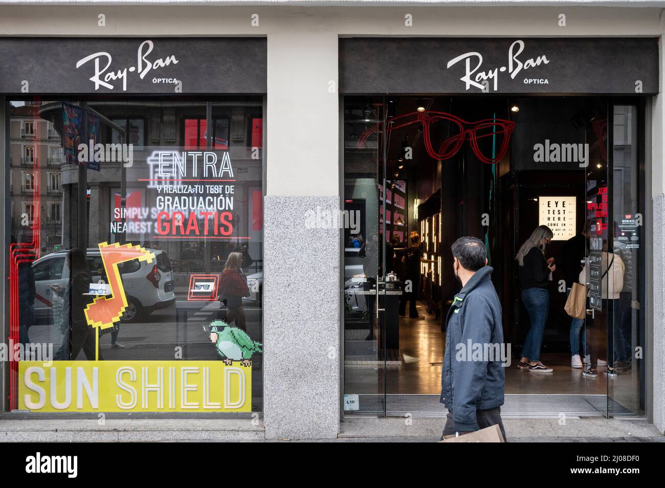 Ray ban store hi-res stock photography and images - Alamy